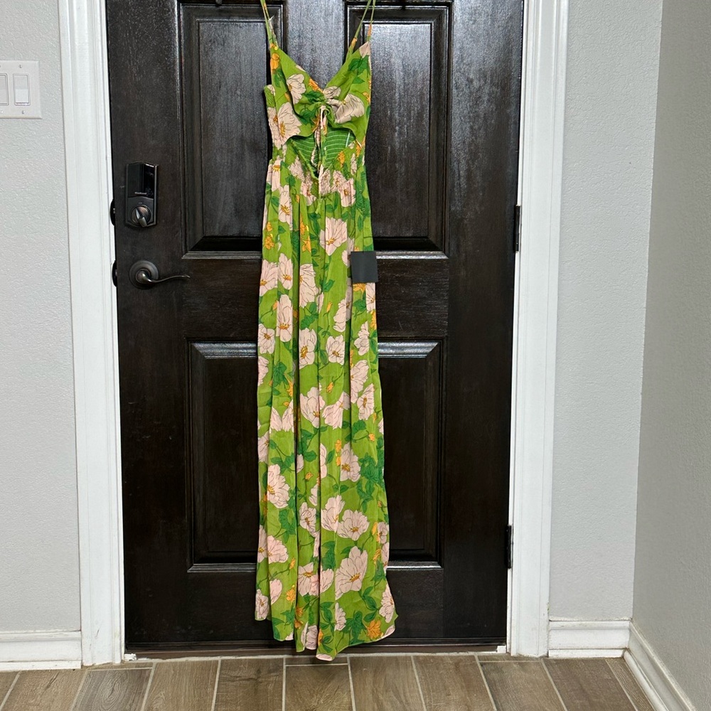 NWT Lulu’s XS Floral Green Jumpsuit